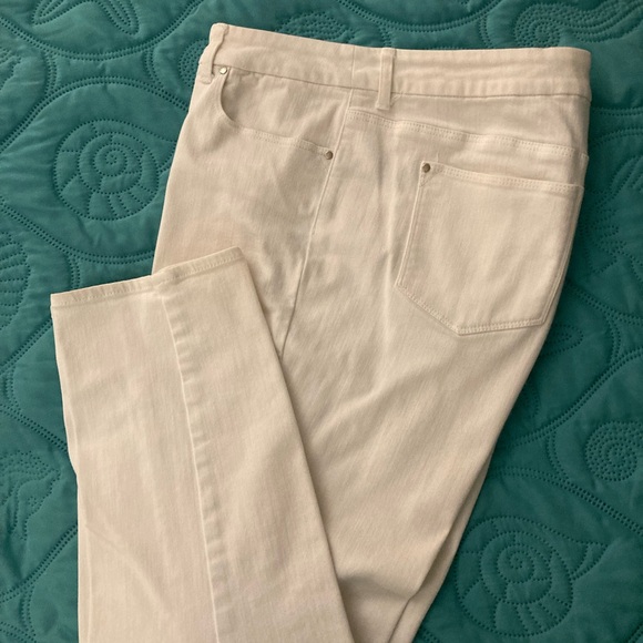 Chico's Pants - Chico's White Ankle Jeans sz 2.5 (14)